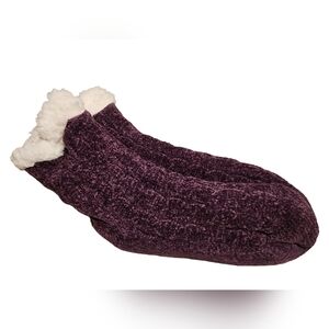 NWOT Muk Luks Sherpa Fleece Lined Deep Purple Socks w/ Non-slid Grip Bottoms